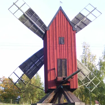 Väderkvarn vid Skarpnåtö hembygdsmuseum.