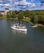 Skärgårdskryssning med Sunnan II till Kastelholms slott.