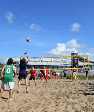 Beachvolleyturnering utanför Mariebad i Mariehamn.