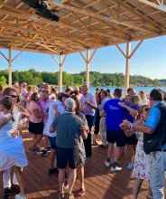 Par som dansar under Ålands Dansbandsfestival vid Restaurang Seagram.