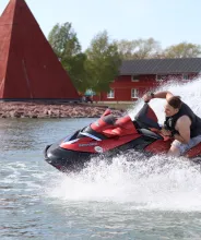 Vattenskoter med Jets Åland på Slemmern vid Sjökvarteret.