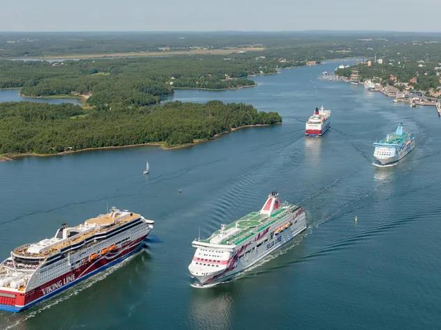 Flygvy över inloppet i Mariehamn.