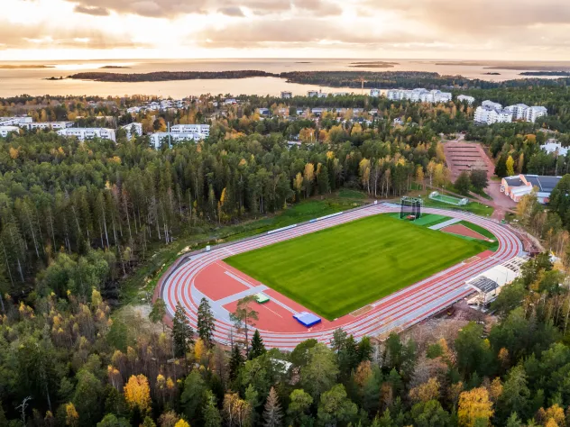 Flygvy över Baltic Arena för friidrott i Mariehamn.