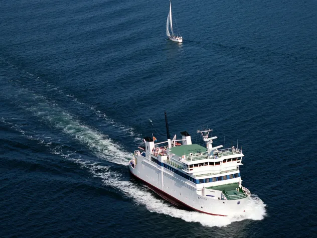 Skärgårdsfärjan Gudingen trafikerar mellan öarna på Ålandstrafikens södra linje.