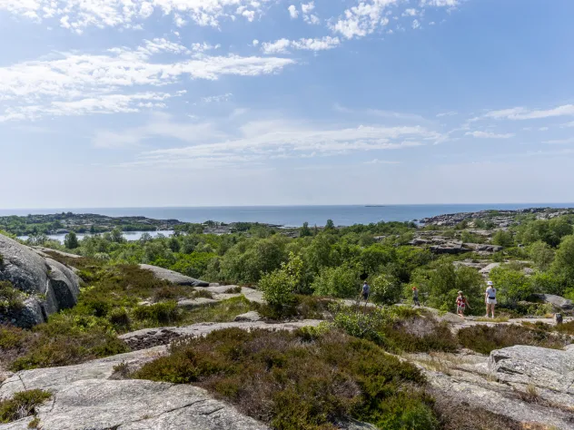 Vandring med havsutsikt på Kalen på Kökar.