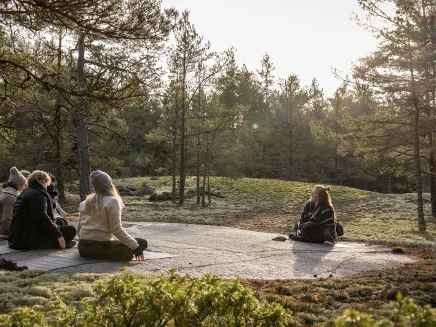 Skogsyoga på Åland.