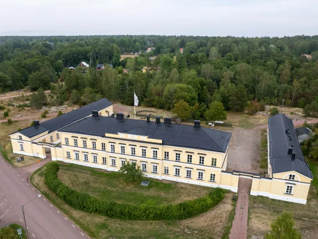Flygfoto över Eckerö post- och tullhus.