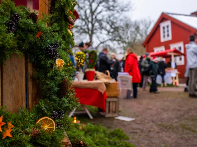 Försäljning vid Jan Karlsgårdens lillajulmarknad.