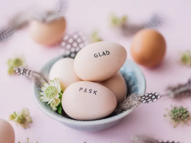 Påskägg med texten Glad påsk.