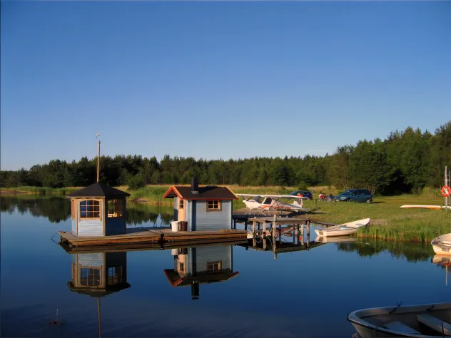 Bastuflotte vid stranden vid Sandösund Resort.