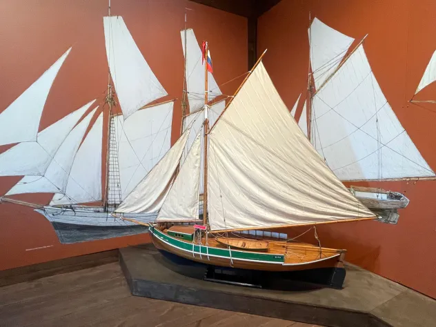 Modell och illustrationer i utställningen i museet i Sjökvarteret.