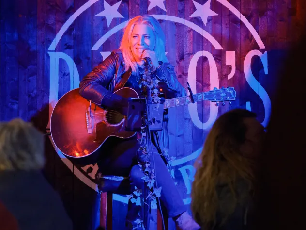 Livemusik på Dinos Bar & Grill