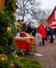 Försäljning vid Jan Karlsgårdens lillajulmarknad.