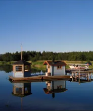 Bastuflotte vid stranden vid Sandösund Resort.