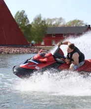 Vattenskoter med Jets Åland på Slemmern vid Sjökvarteret.