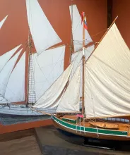 Modell och illustrationer i utställningen i museet i Sjökvarteret.