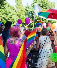 Prideparad i Mariehamn under Åland Pride.