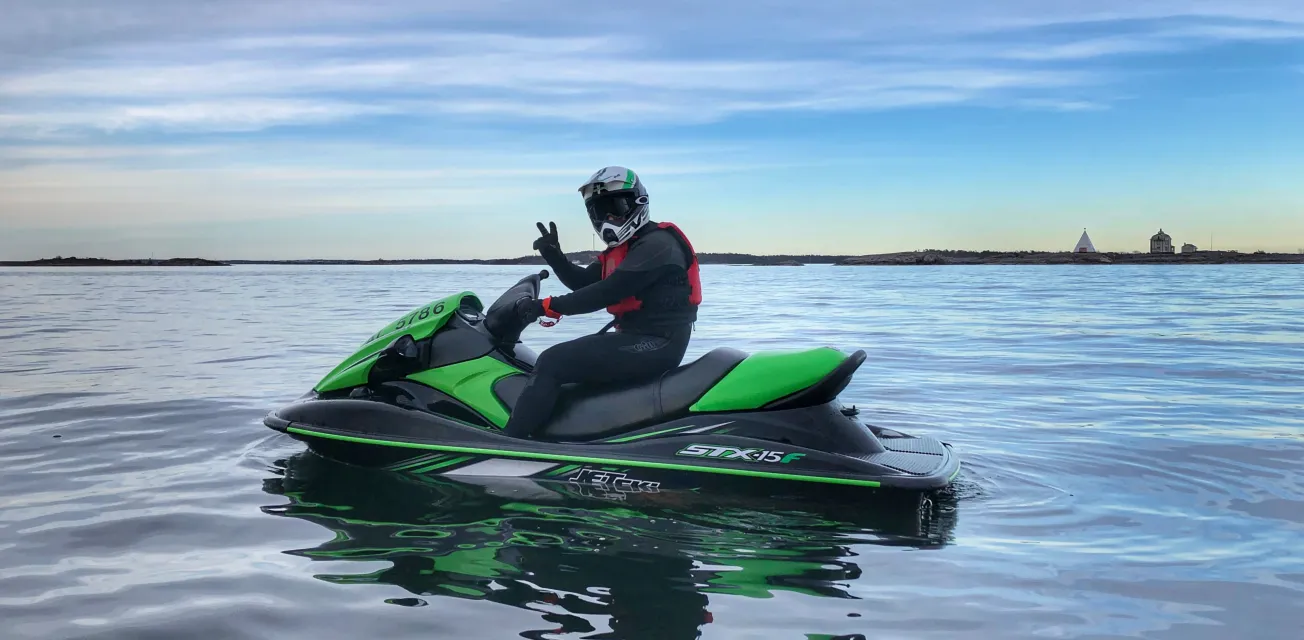 Vattenskoter utanför Kobba Klintar på Åland