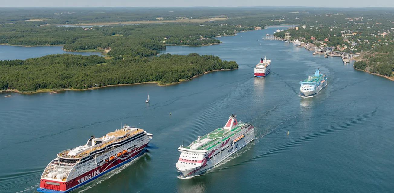 Flygvy över inloppet i Mariehamn.