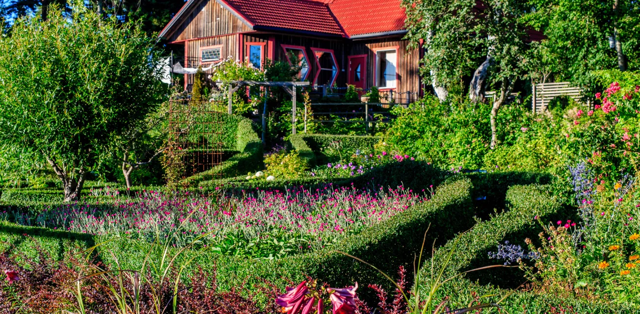 Vy från besöksträdgården Senses på Åland.