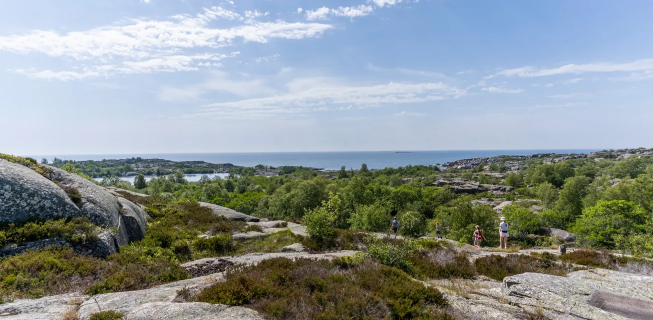 Vandring med havsutsikt på Kalen på Kökar.