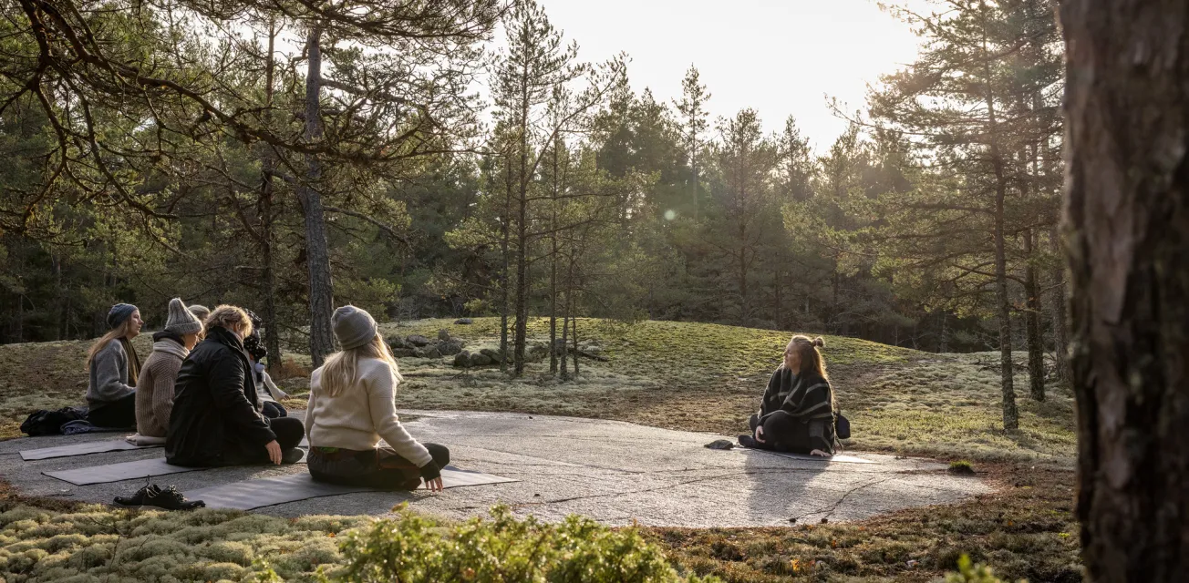 Skogsyoga på Åland.