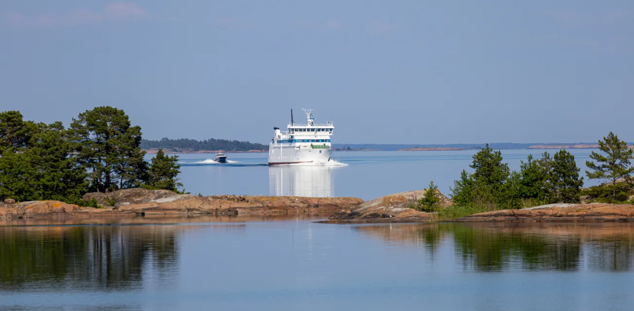 Ålandstrafikens skärgårdsfärjor trafikerar i Ålands skärgård.