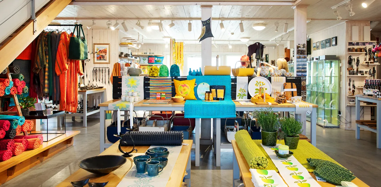 Interiör från SALT Konsthantverk med butik och ateljéer.