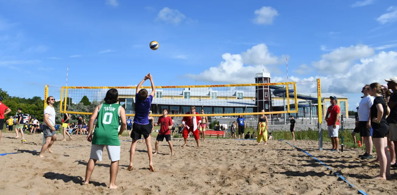 Beachvolleyturnering utanför Mariebad i Mariehamn.