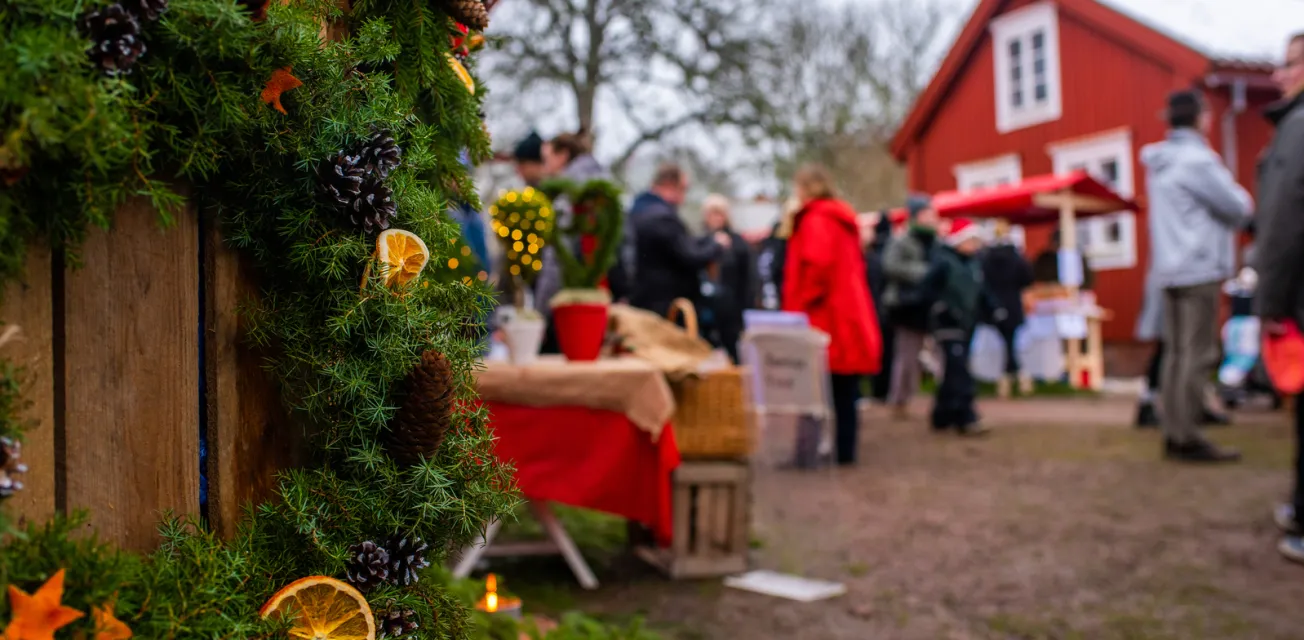 Försäljning vid Jan Karlsgårdens lillajulmarknad.