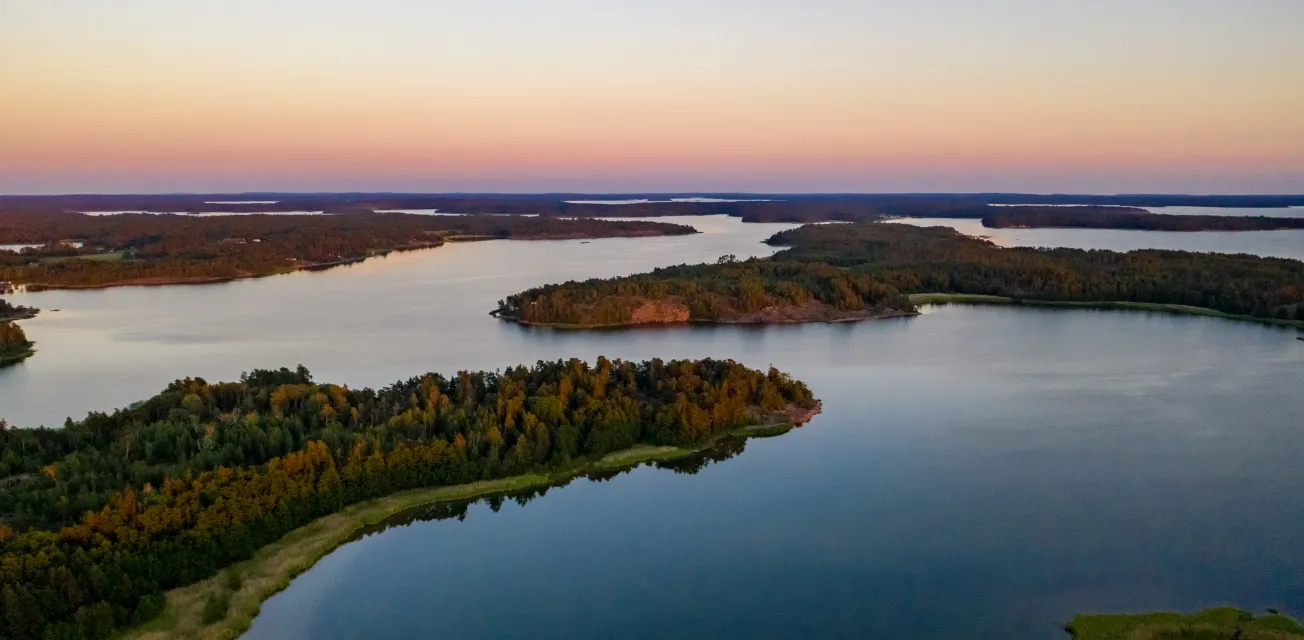Flygfoto över öar i Geta, Åland.
