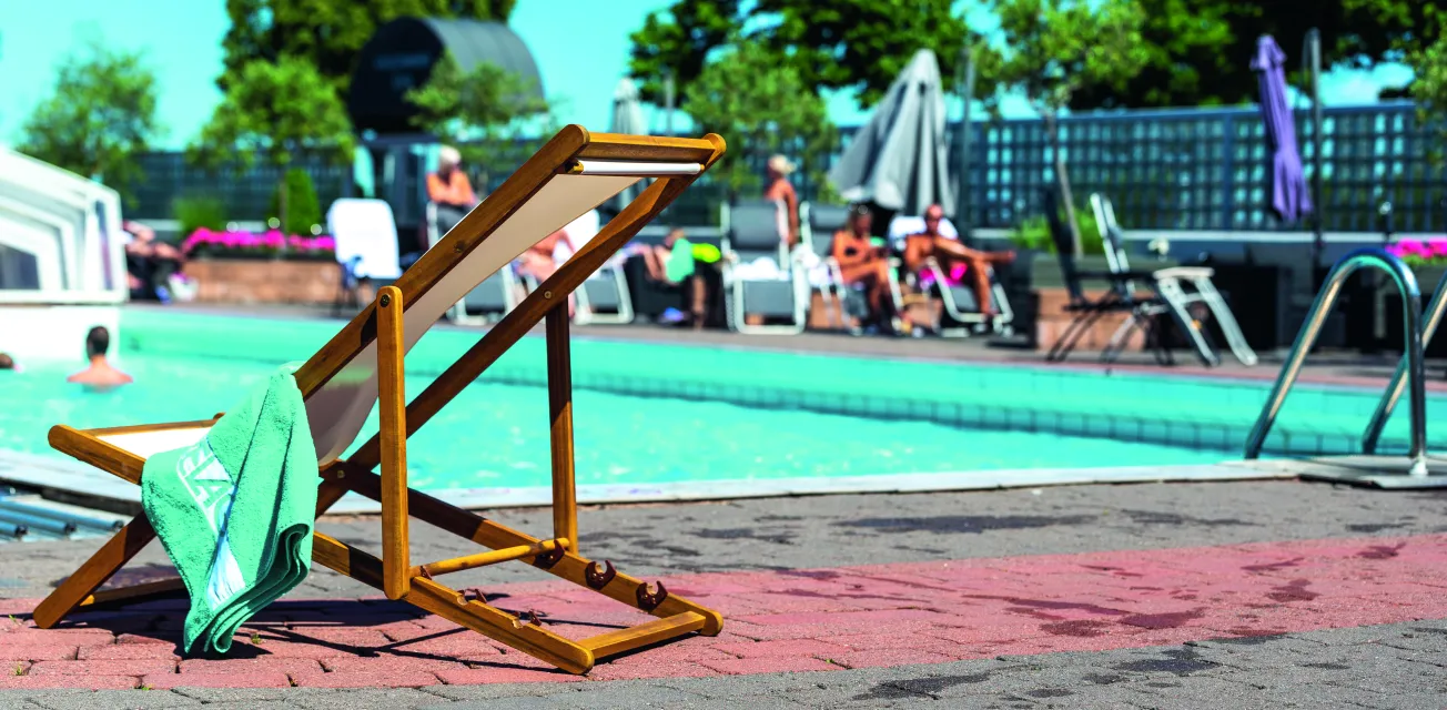 Vy från poolområdet vid Hotell Arkipelag.