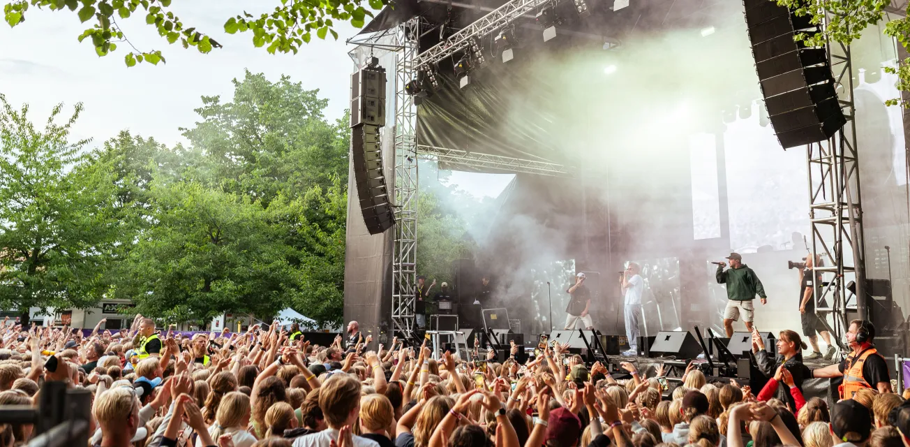 Publikhav under Rockoff Festival i Mariehamn.