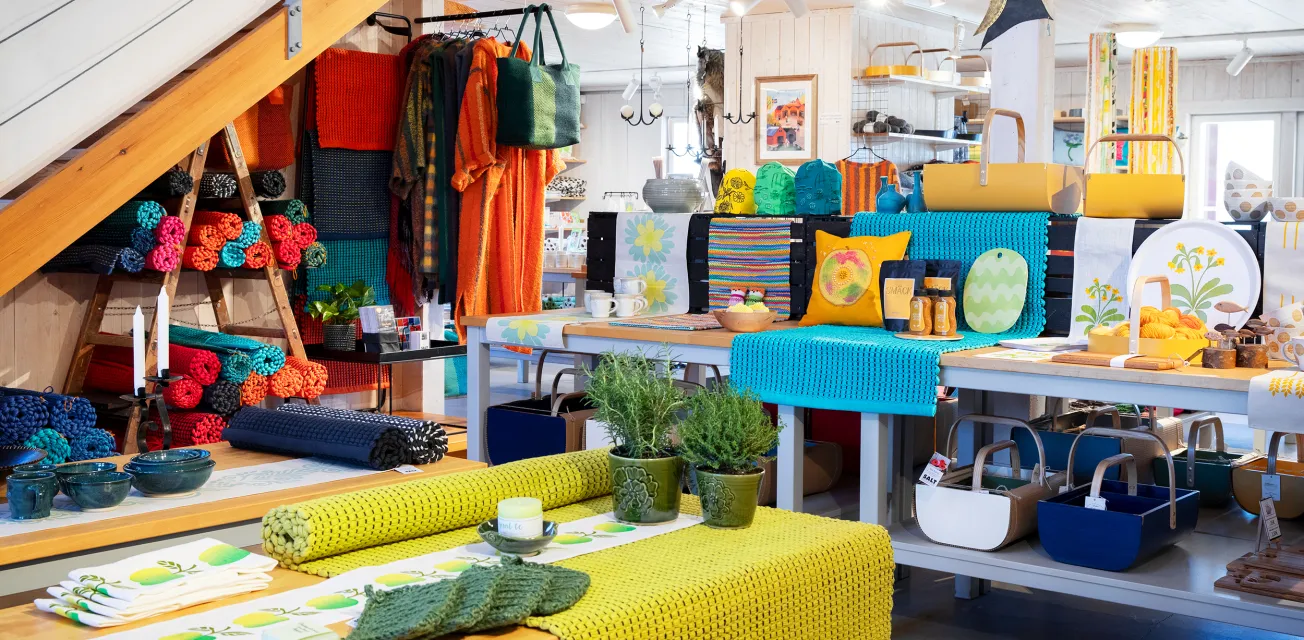 Interiör från SALT Konsthantverk med butik och ateljéer.