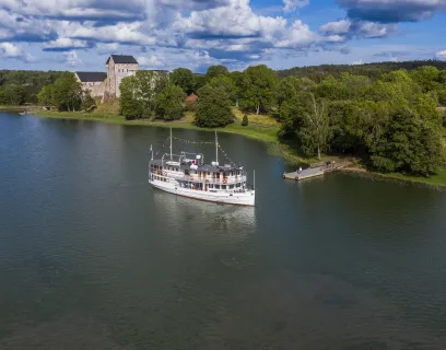 Skärgårdskryssning med Sunnan II till Kastelholms slott.