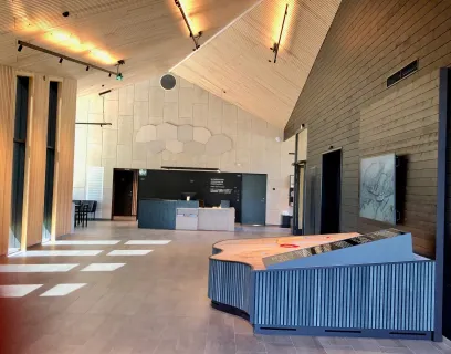 Aulan vid Bomarsunds besökscenter på Åland.