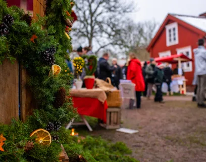 Försäljning vid Jan Karlsgårdens lillajulmarknad.