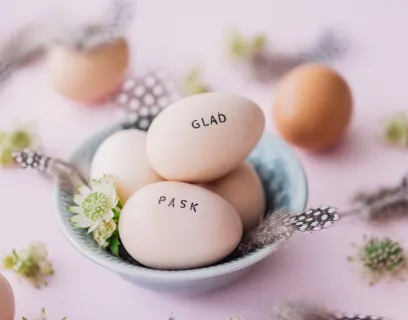 Påskägg med texten Glad påsk.