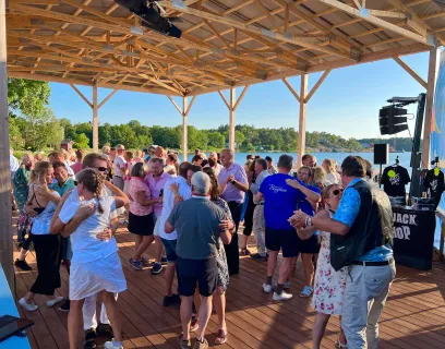 Par som dansar under Ålands Dansbandsfestival vid Restaurang Seagram.
