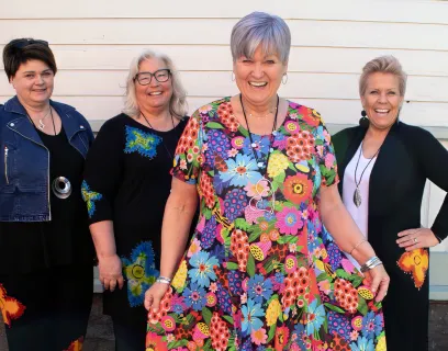 Fyra modeller som visar kläder från Dress like Marie.