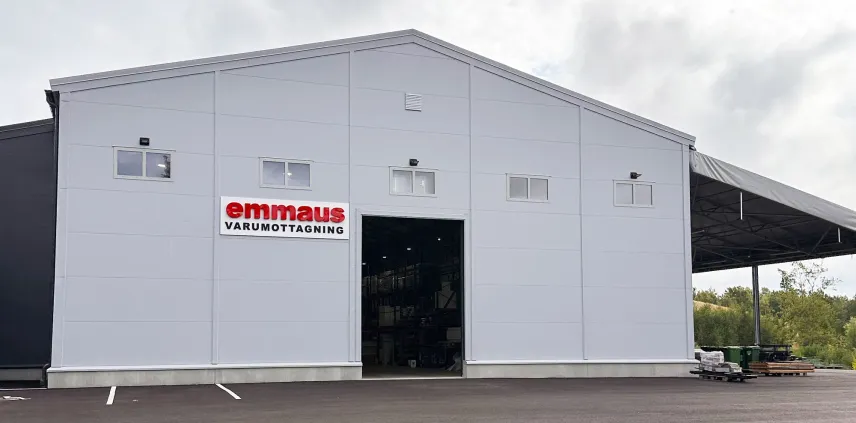 Varumottagningen vid Emmaus byggåterbruk, exteriör.