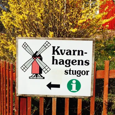 Kvarnhagens stugor informationsskylt