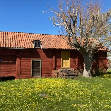 Byggnad som tillhör Skarpnåtö hembygdsmuseum.