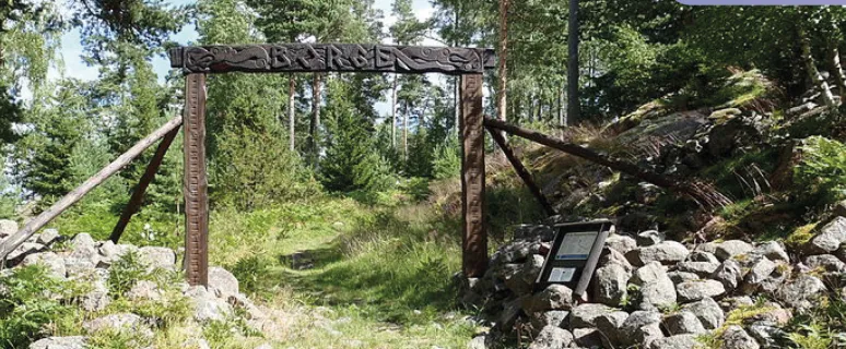 Vägen upp mot Borgboda fornborg.