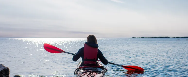 Paddling mot horisonten på Åland.