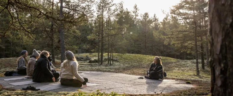 Skogsyoga på Åland.