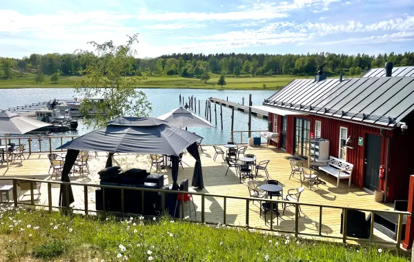 Marina Melina med gästhamn och café i Kastelholm.