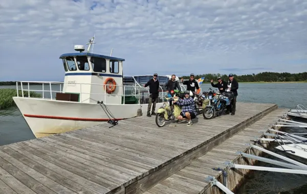 Cykelfärjan Silvana vid kaj på Åland.